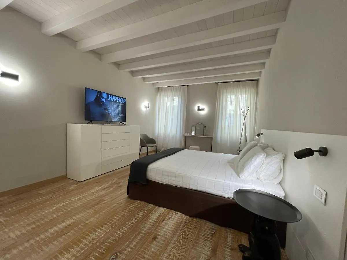 B&B Castello 25 Desenzano del Garda Bed & Breakfast