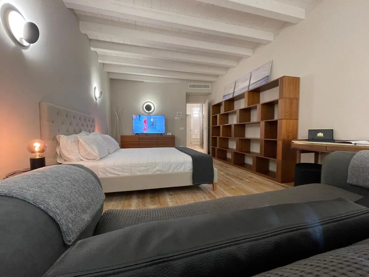 B&B Castello 25 Desenzano del Garda 0*,  Italy