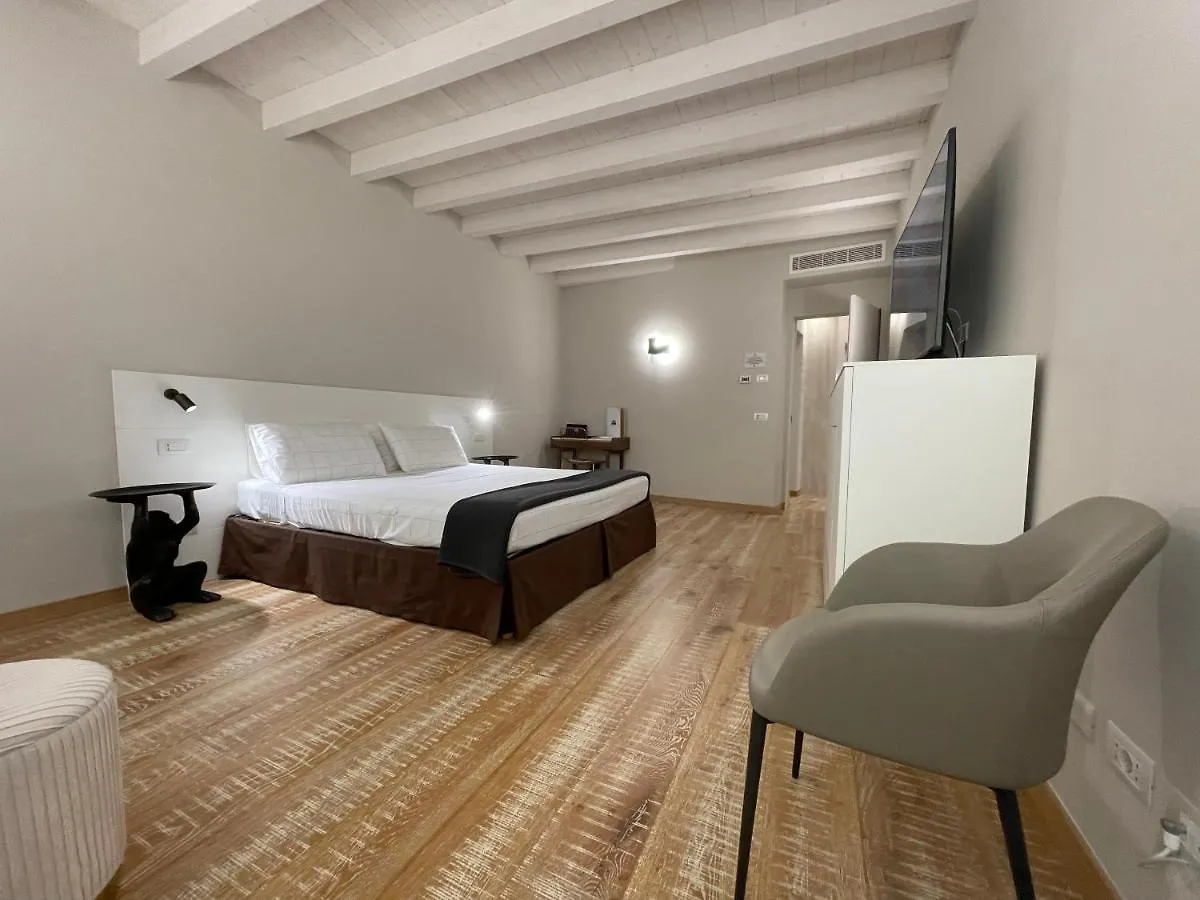B&B Castello 25 Desenzano del Garda Bed & Breakfast