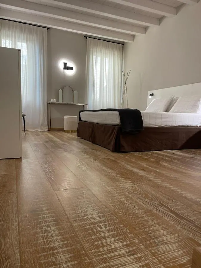 B&B Castello 25 Desenzano del Garda 0*,